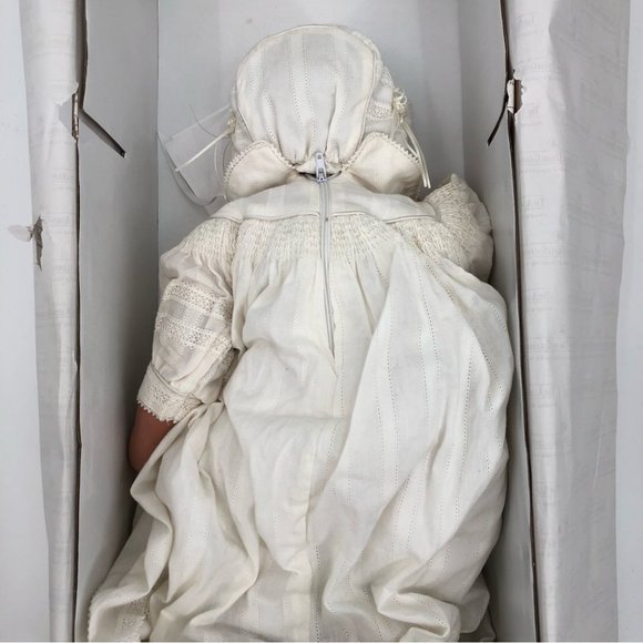 Ashton Drake Galleries Hush Little Baby Doll sz OSBB - Picture 4 of 5